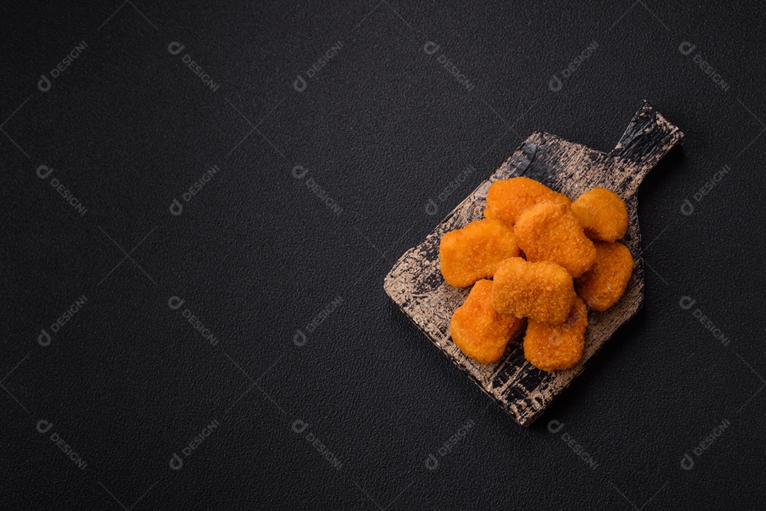 A imagem mostra nuggets de frango