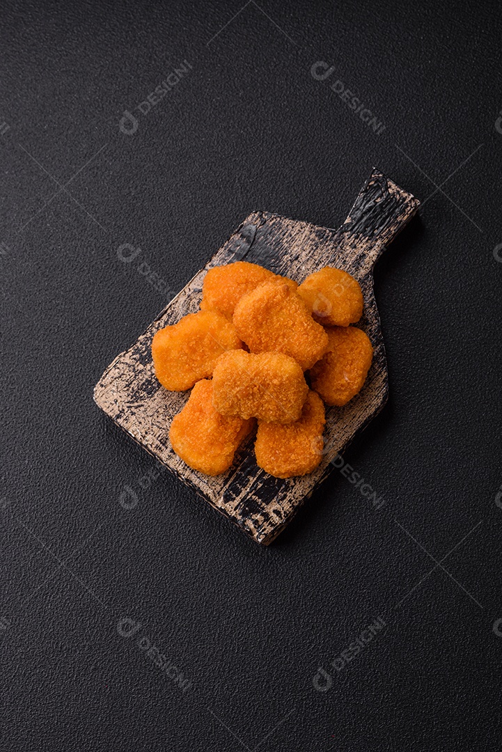 A imagem mostra nuggets de frango
