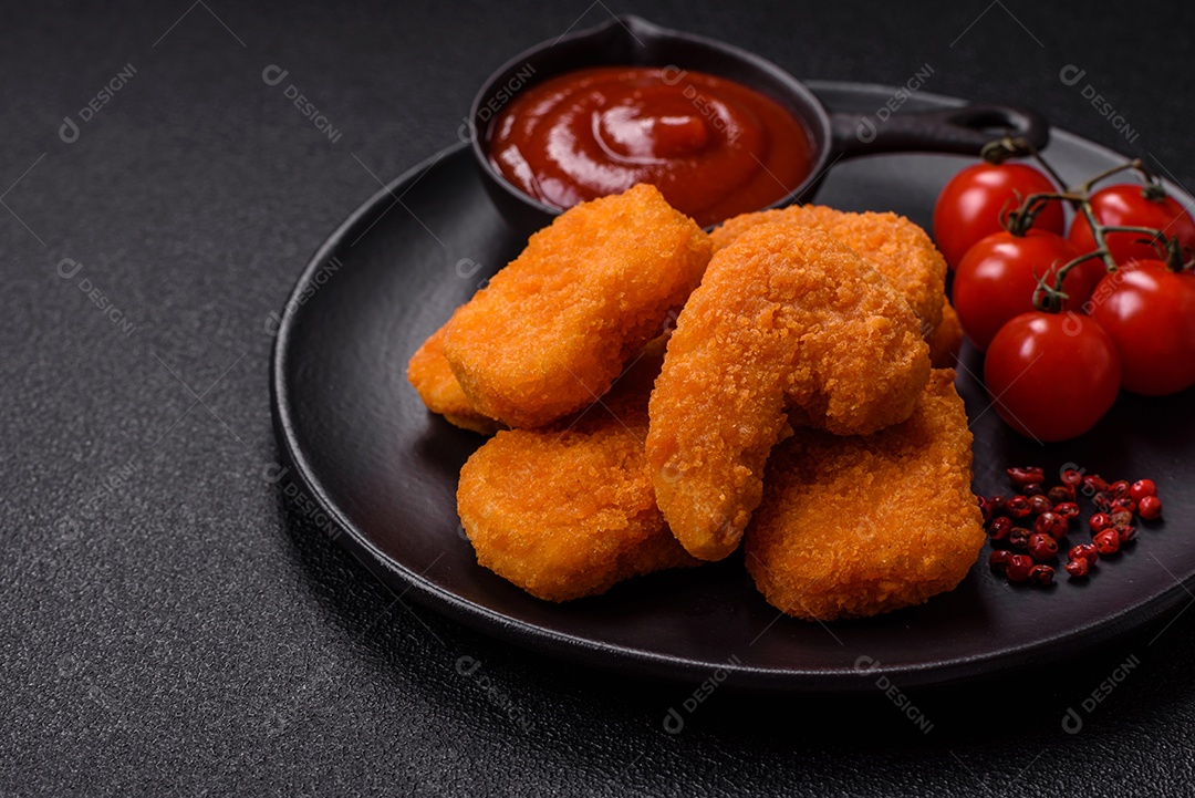 A imagem mostra nuggets de frango