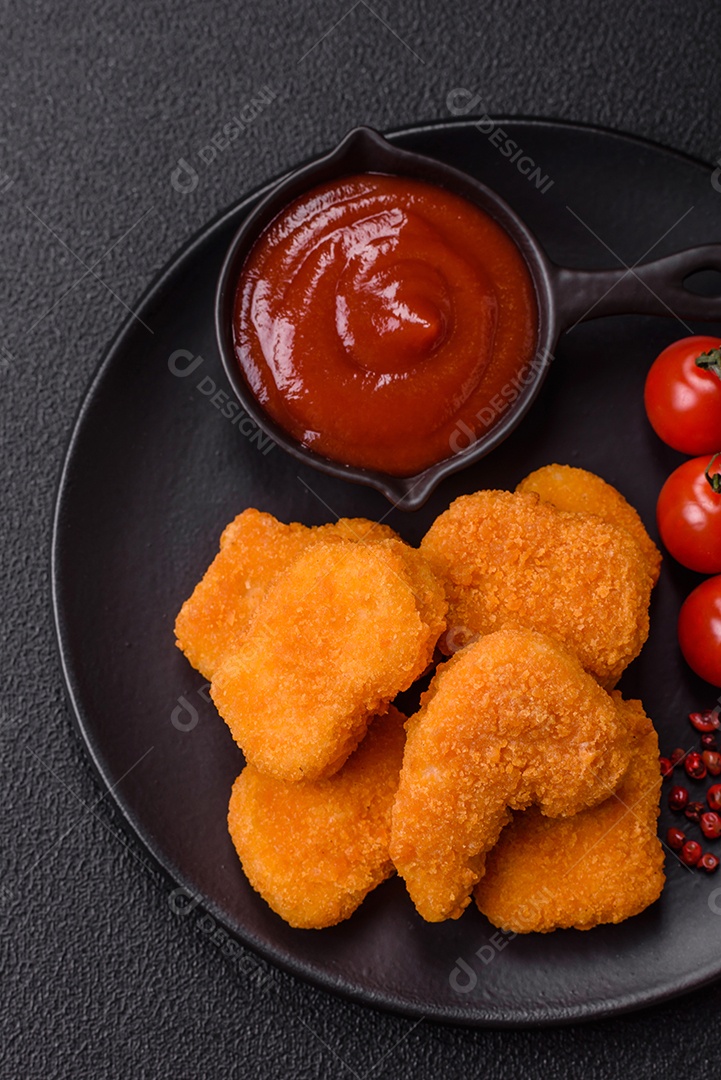 A imagem mostra nuggets de frango