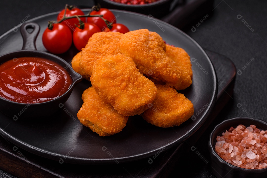 A imagem mostra nuggets de frango