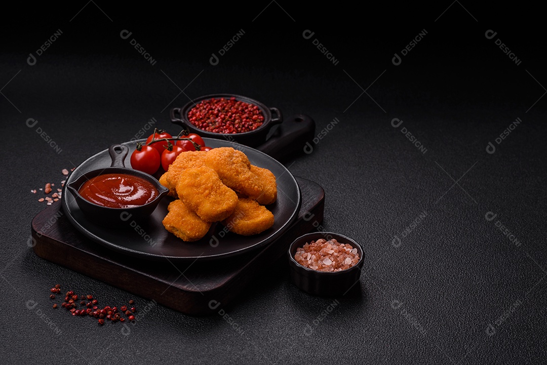 A imagem mostra nuggets de frango