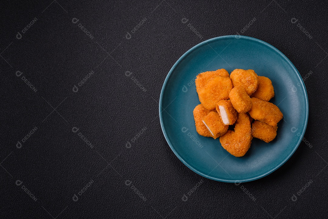 A imagem mostra nuggets de frango