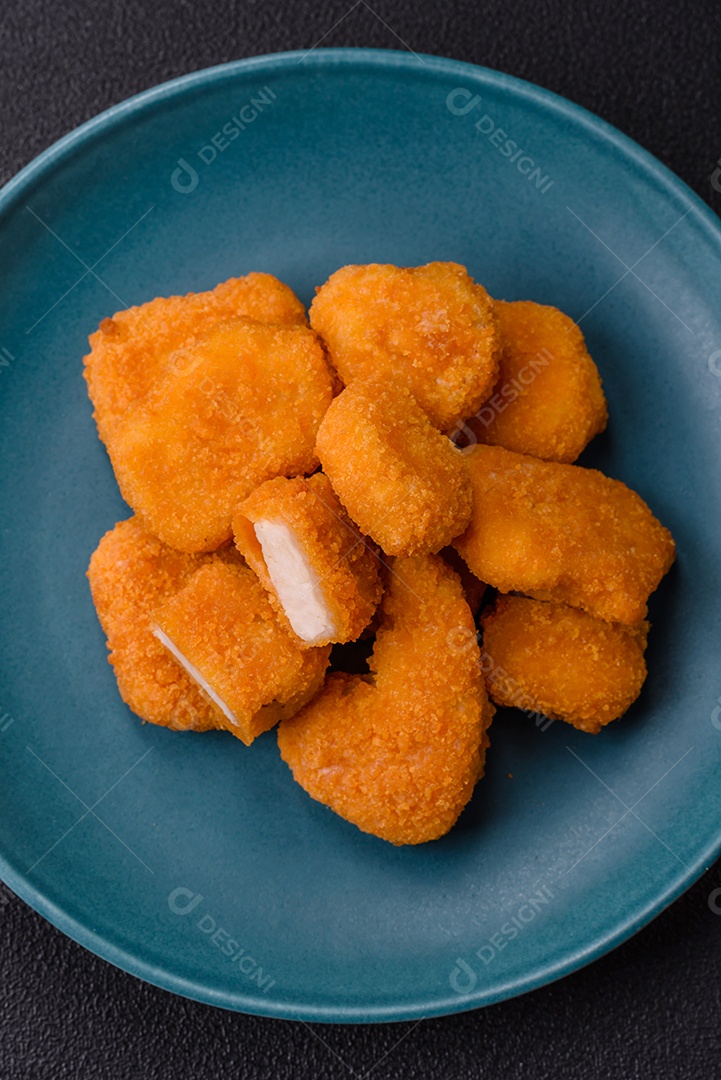 A imagem mostra nuggets de frango
