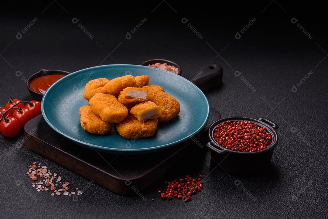 A imagem mostra nuggets de frango