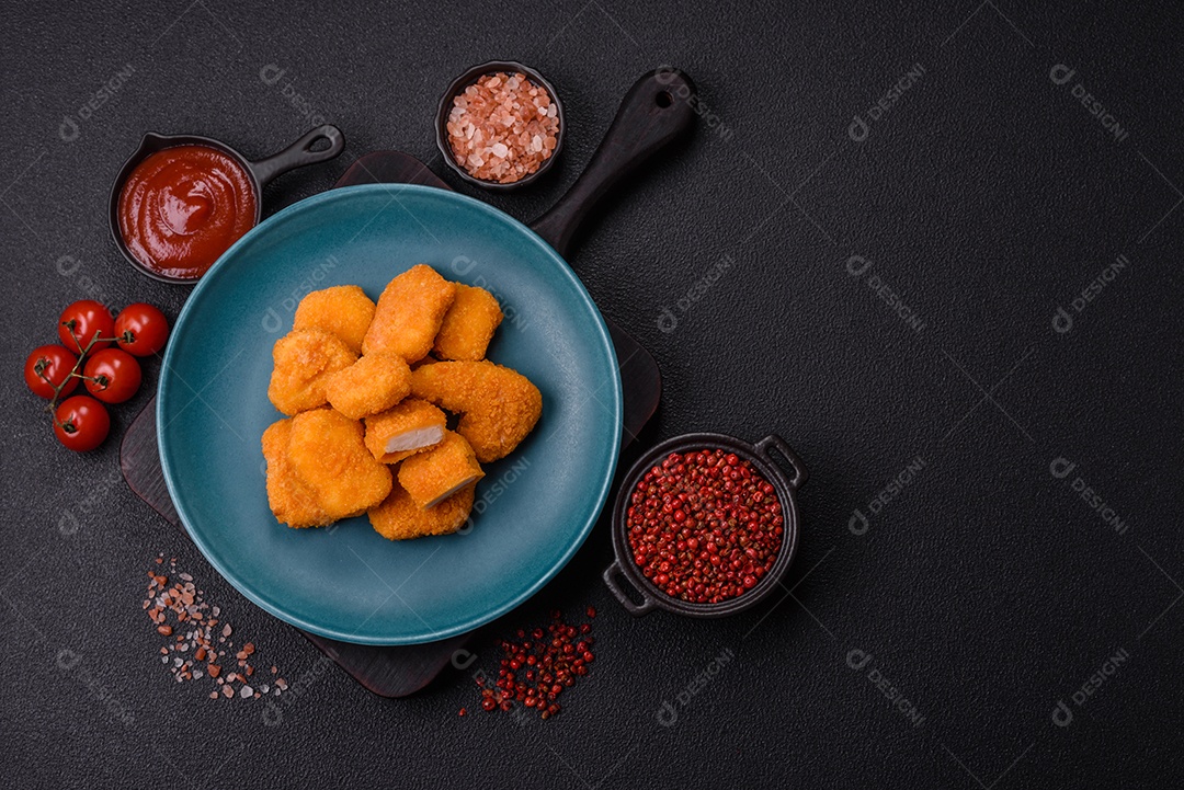 A imagem mostra nuggets de frango