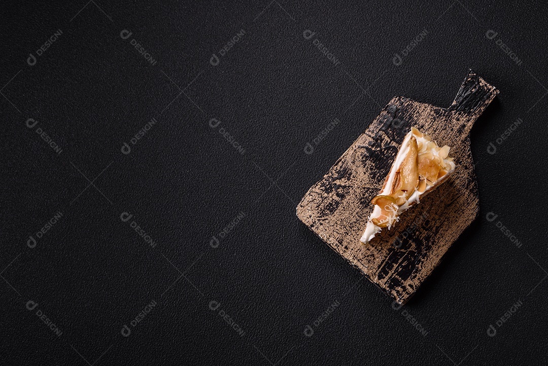 A imagem mostra uma Torta de Limão com Merengue