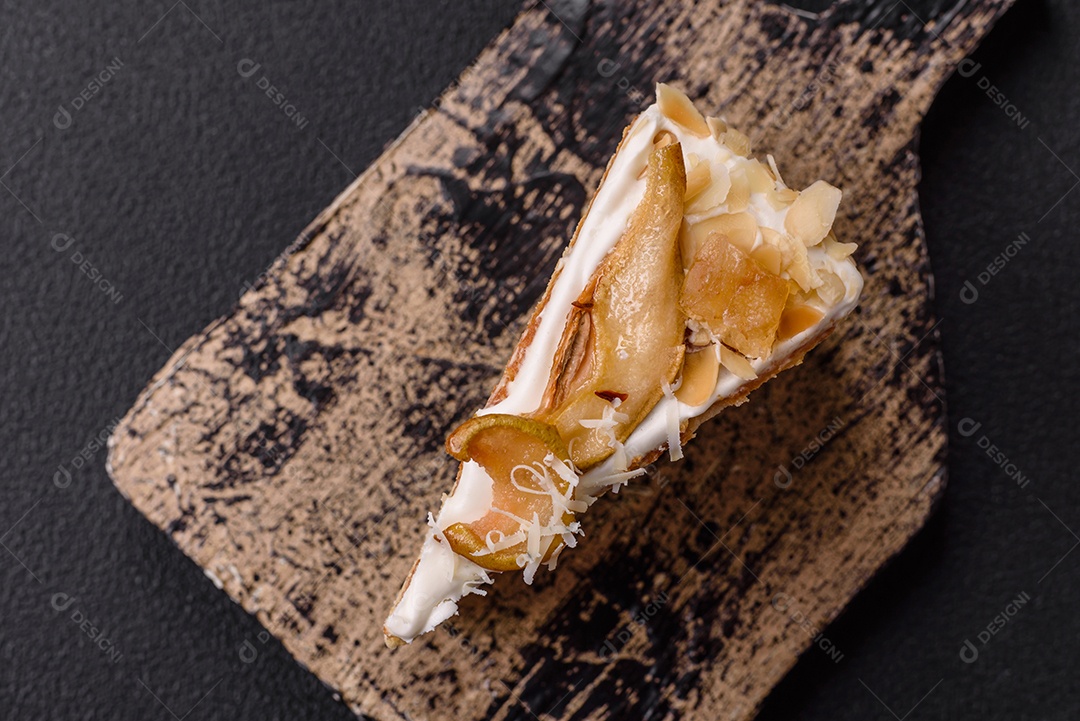 A imagem mostra uma Torta de Limão com Merengue