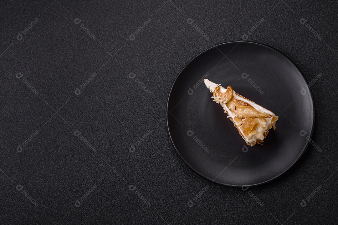 A imagem mostra uma Torta de Limão com Merengue