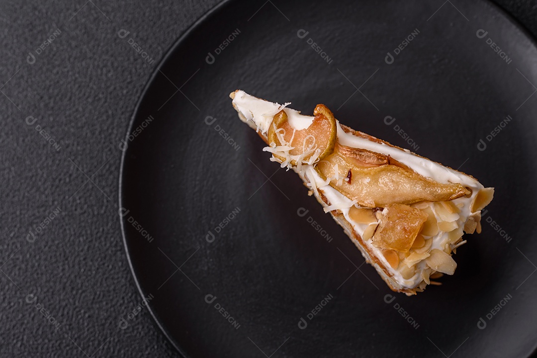 A imagem mostra uma Torta de Limão com Merengue