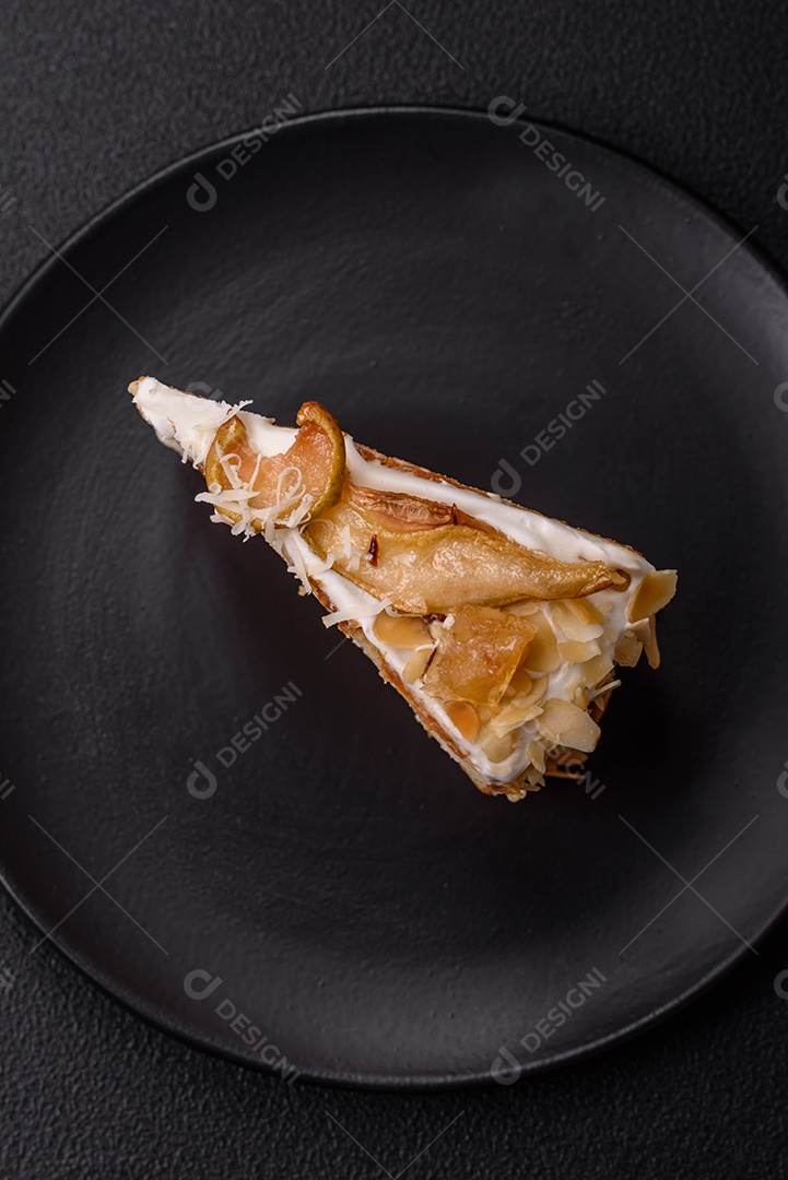 A imagem mostra uma Torta de Limão com Merengue