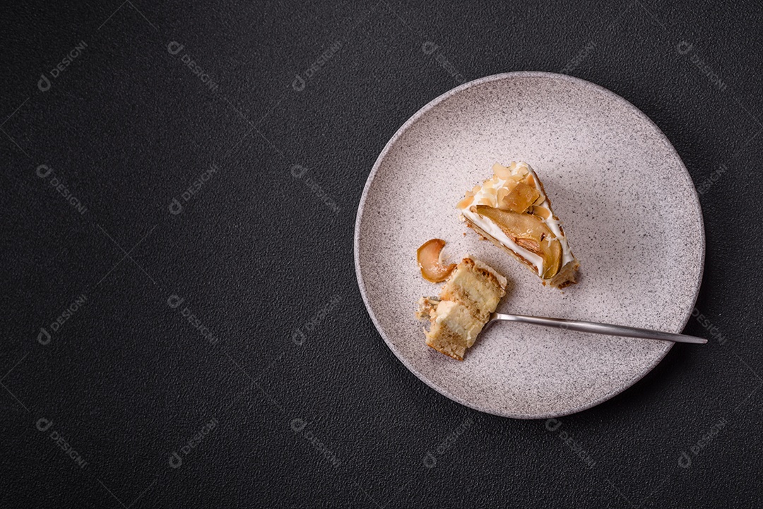 A imagem mostra uma Torta de Limão com Merengue