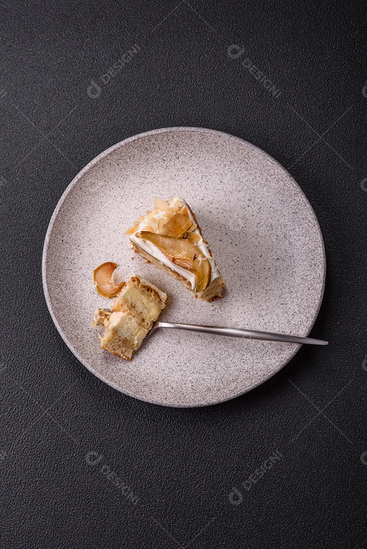 A imagem mostra uma Torta de Limão com Merengue