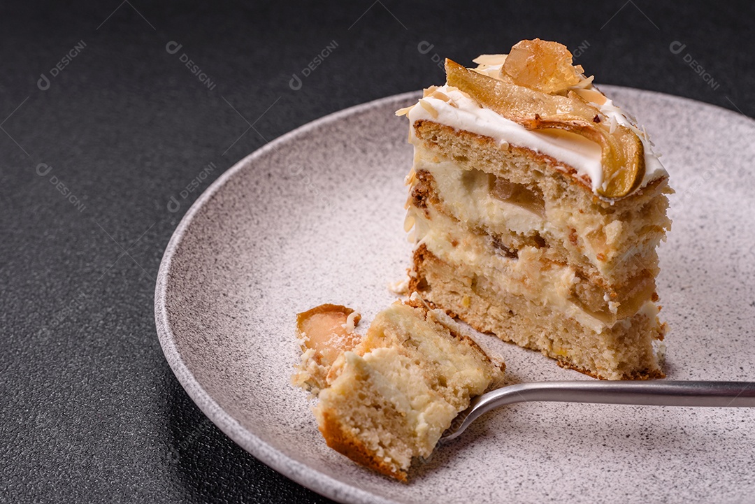 A imagem mostra uma Torta de Limão com Merengue