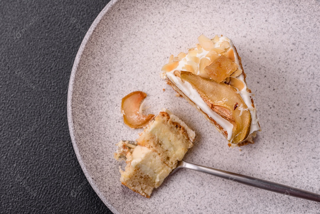 A imagem mostra uma Torta de Limão com Merengue