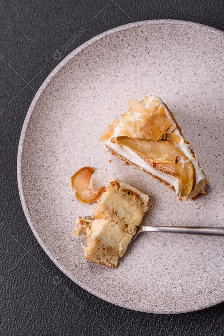 A imagem mostra uma Torta de Limão com Merengue