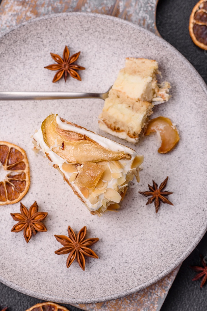 A imagem mostra uma Torta de Limão com Merengue