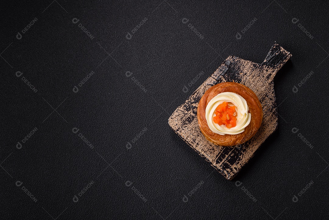 A imagem mostra um Wienerbrød, também conhecido como Danish pastry ou Pão de Viena
