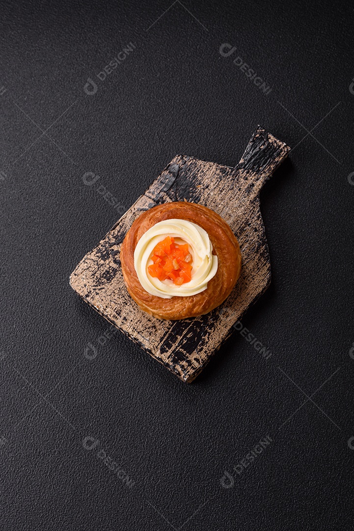 A imagem mostra um Wienerbrød, também conhecido como Danish pastry ou Pão de Viena