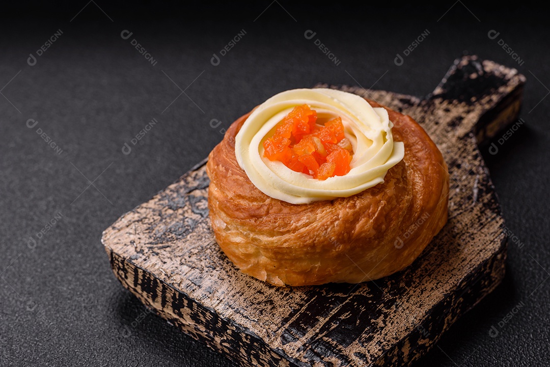 A imagem mostra um Wienerbrød, também conhecido como Danish pastry ou Pão de Viena
