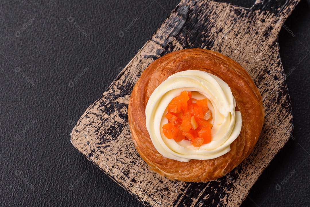 A imagem mostra um Wienerbrød, também conhecido como Danish pastry ou Pão de Viena