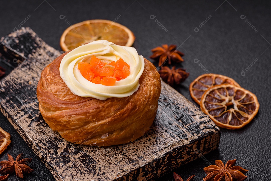 A imagem mostra um Wienerbrød, também conhecido como Danish pastry ou Pão de Viena