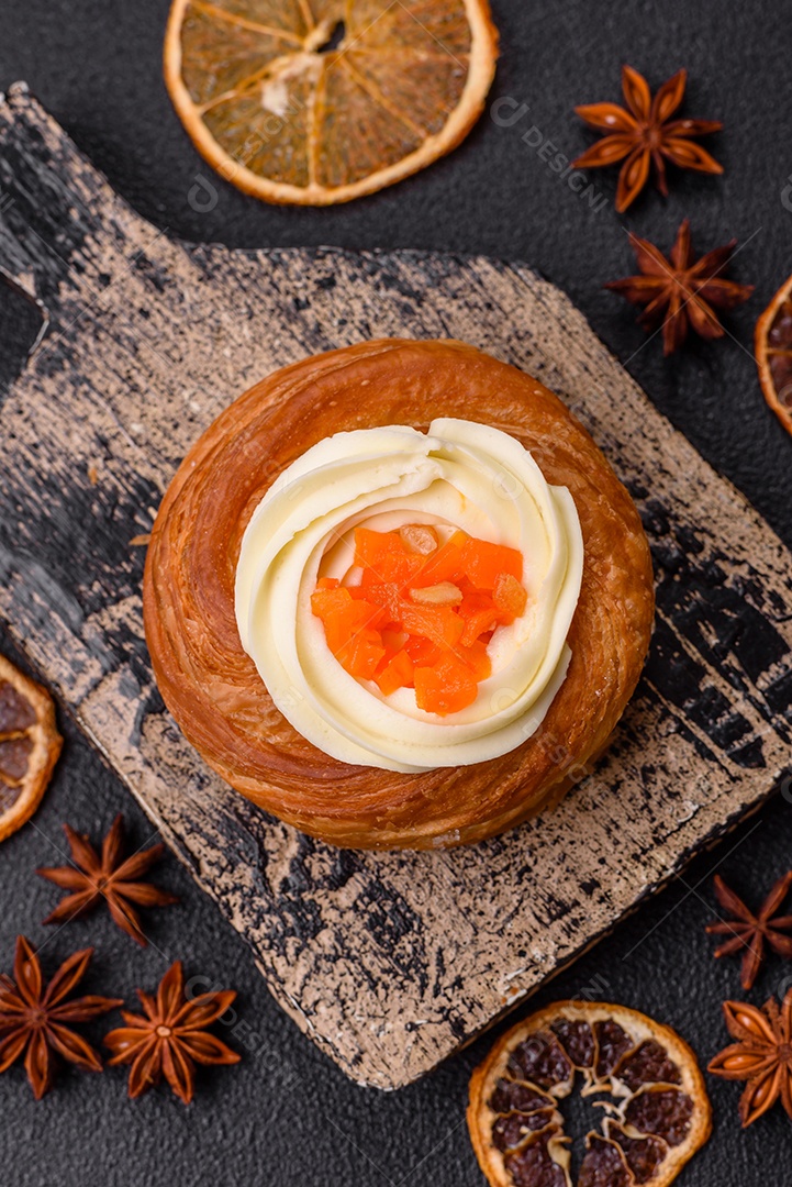 A imagem mostra um Wienerbrød, também conhecido como Danish pastry ou Pão de Viena