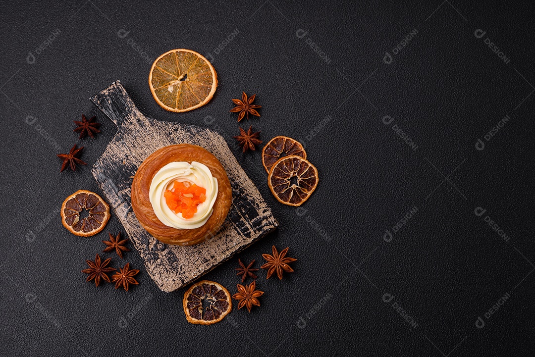 A imagem mostra um Wienerbrød, também conhecido como Danish pastry ou Pão de Viena