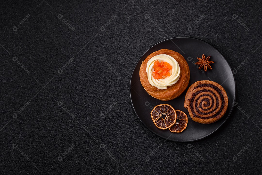 A imagem mostra rolos de canela delicioso