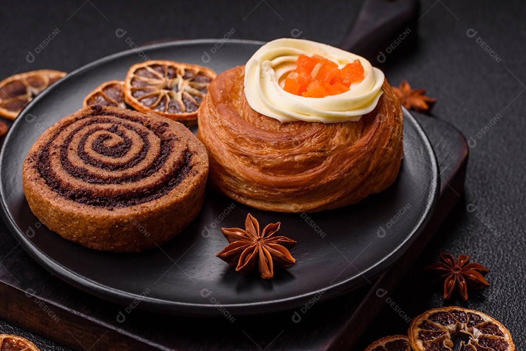 A imagem mostra rolos de canela delicioso