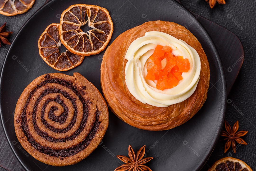 A imagem mostra rolos de canela delicioso