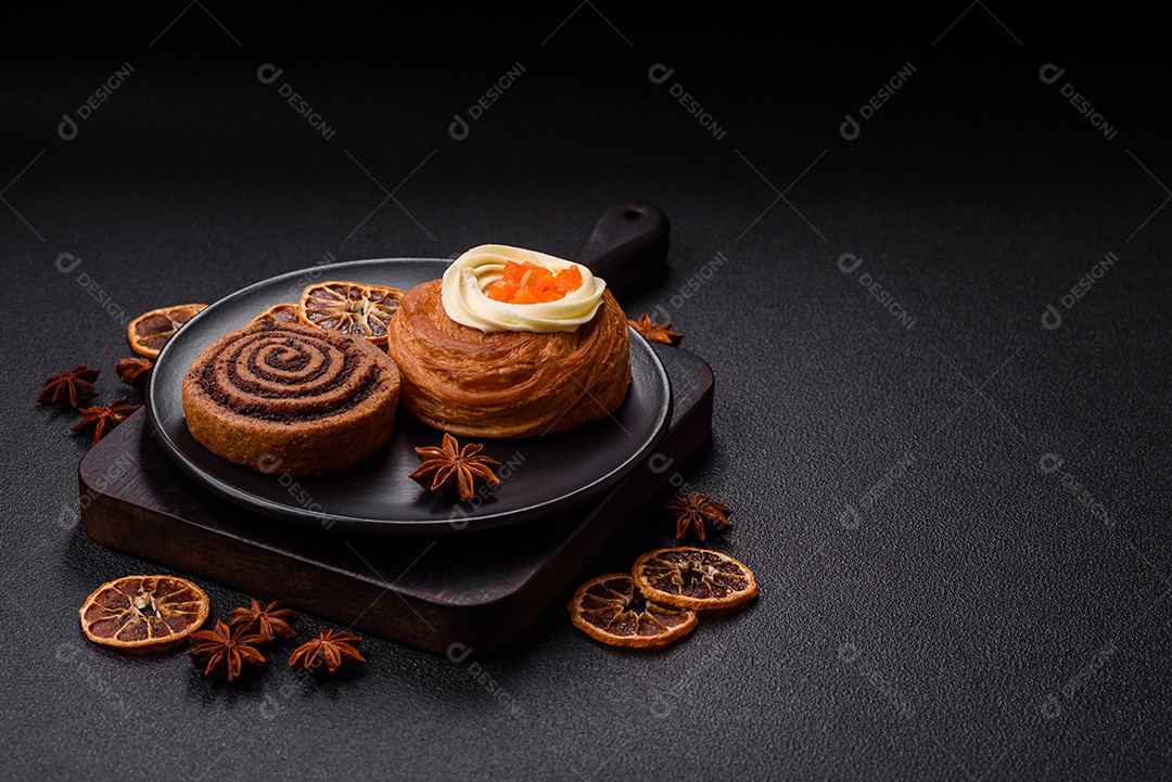 A imagem mostra rolos de canela delicioso