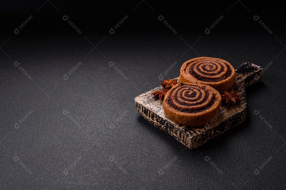 A imagem mostra rolos de canela delicioso