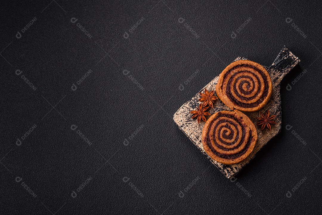 A imagem mostra rolos de canela delicioso