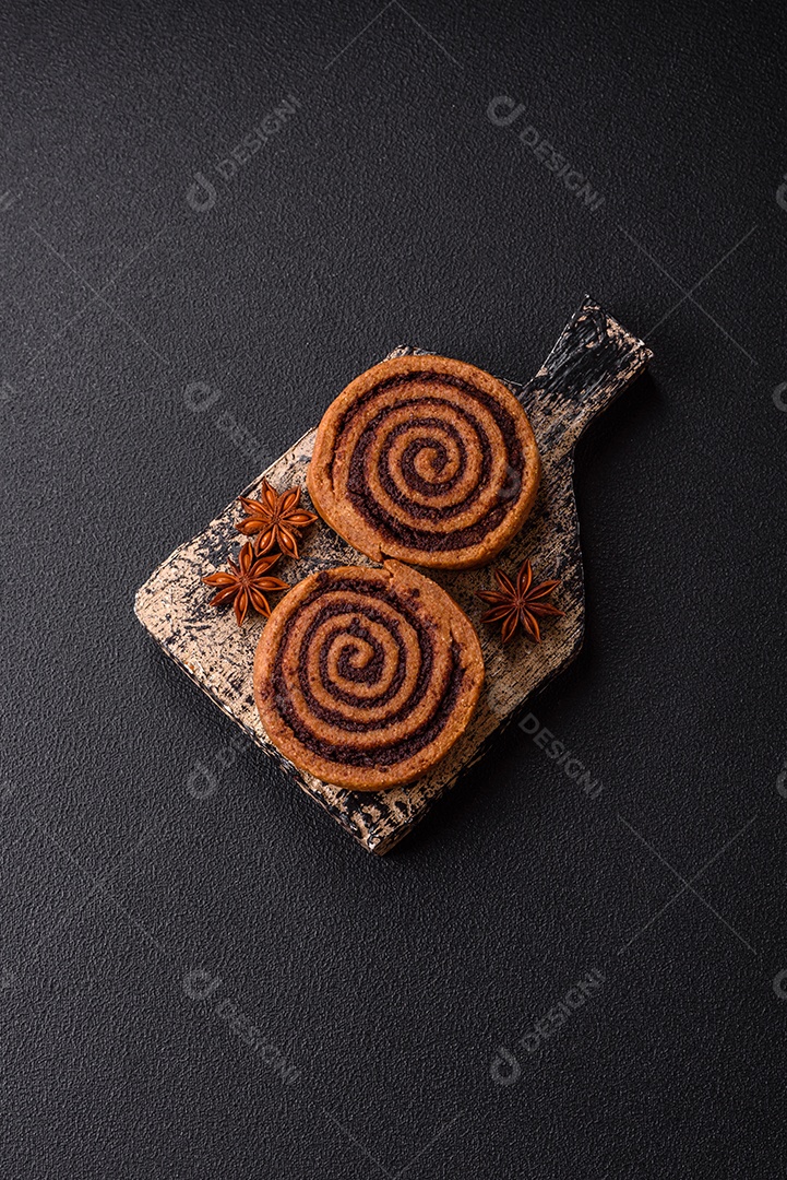 A imagem mostra rolos de canela delicioso