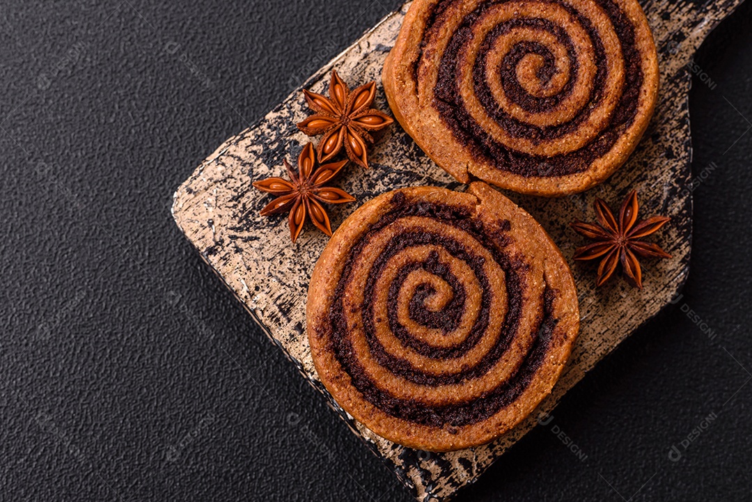 A imagem mostra rolos de canela delicioso