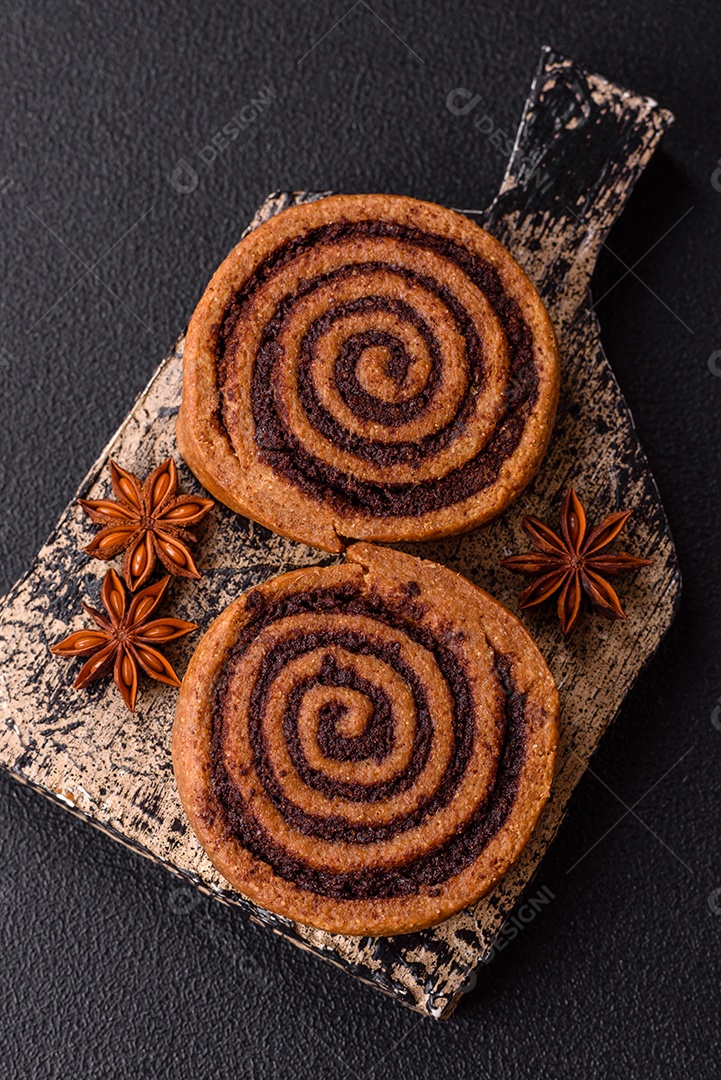 A imagem mostra rolos de canela delicioso