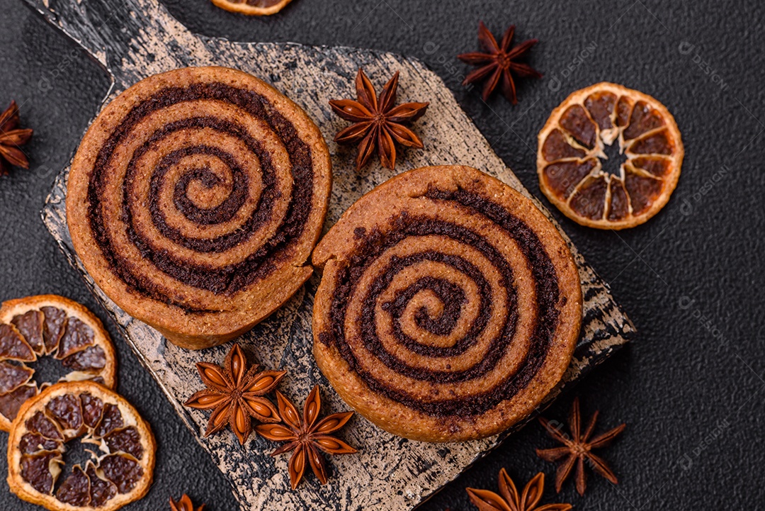 A imagem mostra rolos de canela delicioso