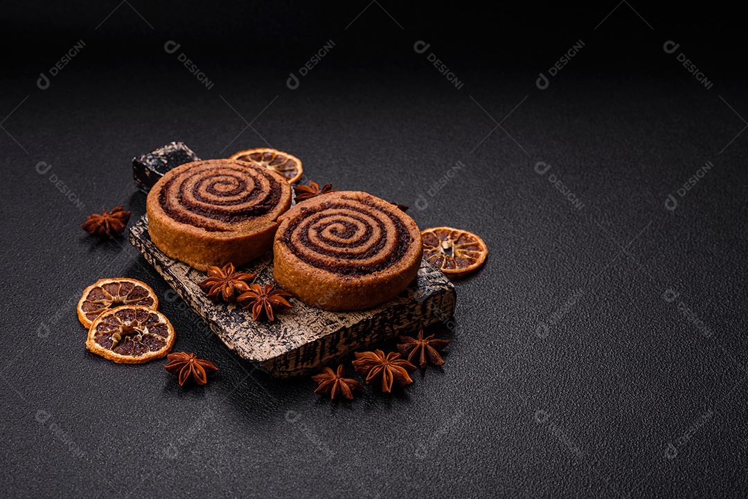 A imagem mostra rolos de canela delicioso