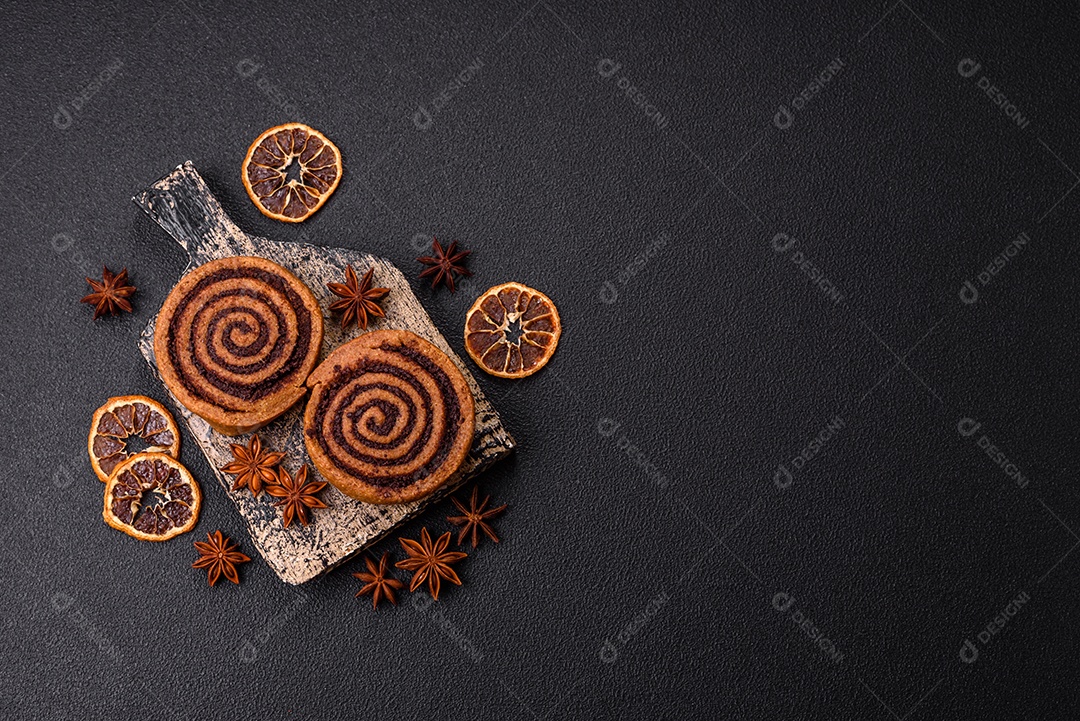 A imagem mostra rolos de canela delicioso