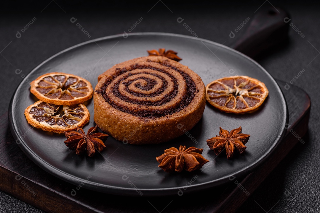 A imagem mostra dois cinnamon rolls, também conhecidos como rolos de canela.