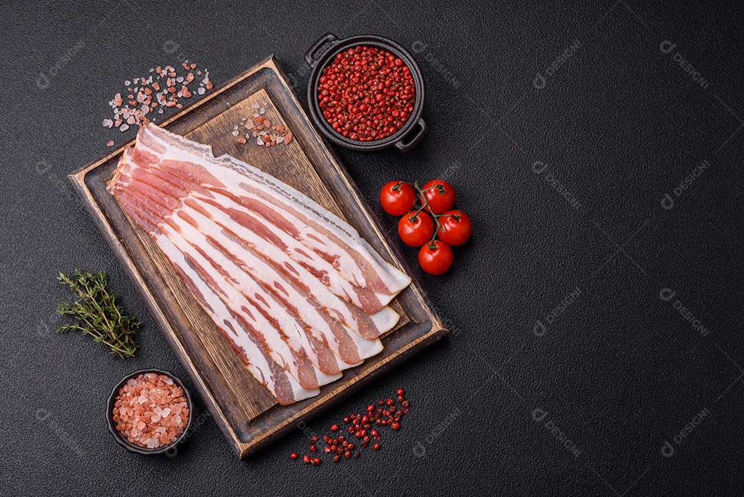 Retrato de fatias de toucinho ou bacon.