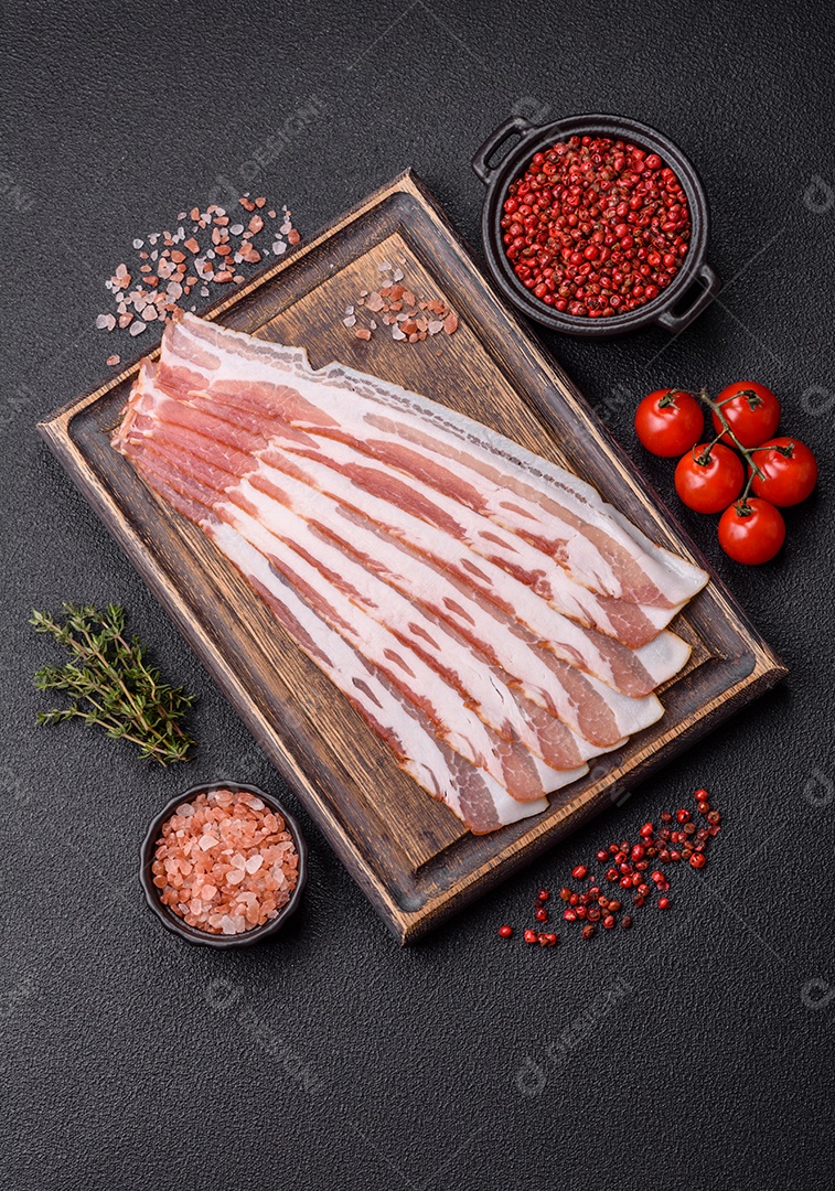 Retrato de fatias de toucinho ou bacon.