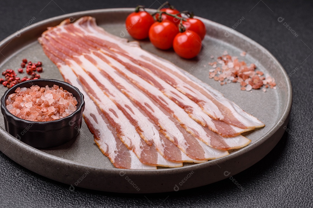 Retrato de fatias de toucinho ou bacon.