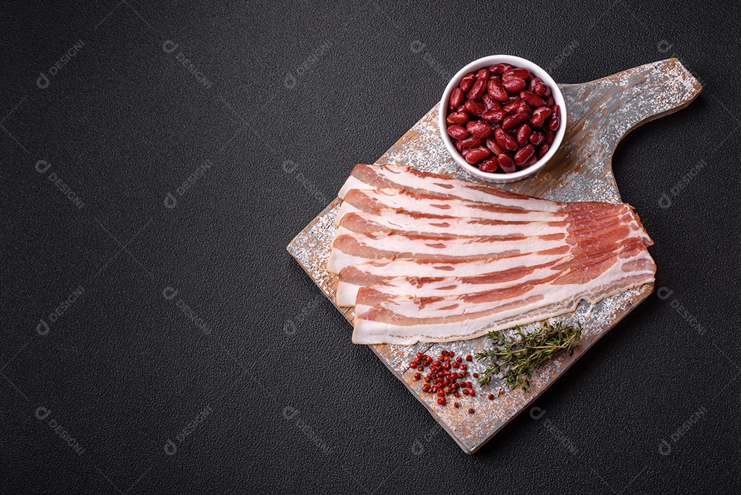 Retrato de fatias de toucinho ou bacon.