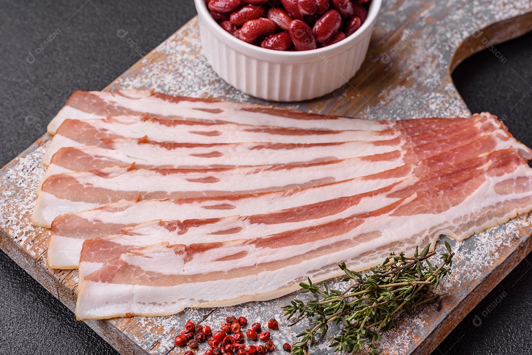 Retrato de fatias de toucinho ou bacon.