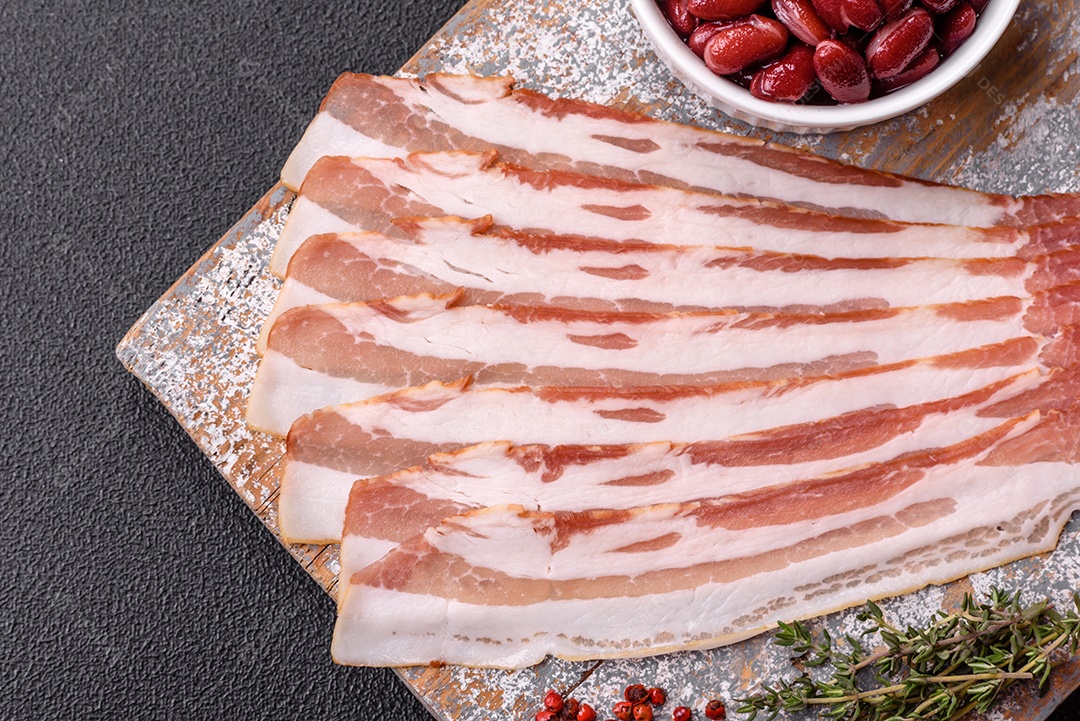 Retrato de fatias de toucinho ou bacon.