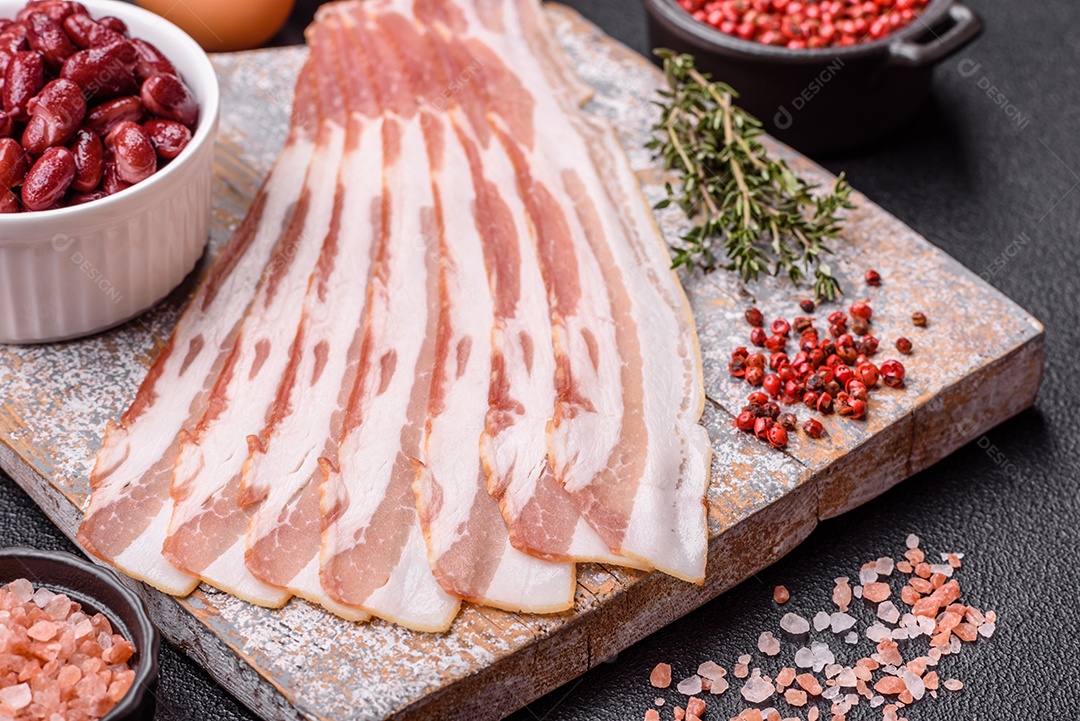 Retrato de fatias de toucinho ou bacon.