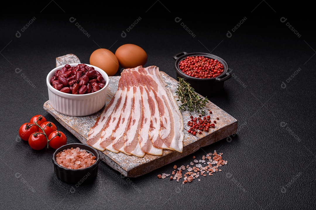 Retrato de fatias de toucinho ou bacon.