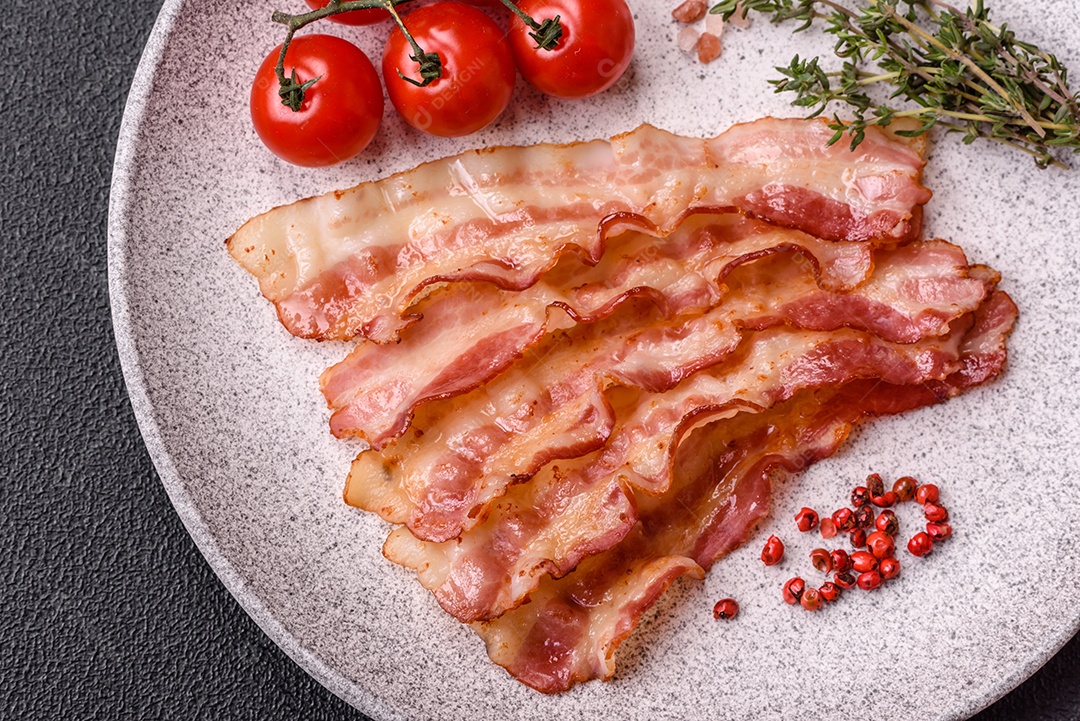 Retrato de fatias de toucinho ou bacon.